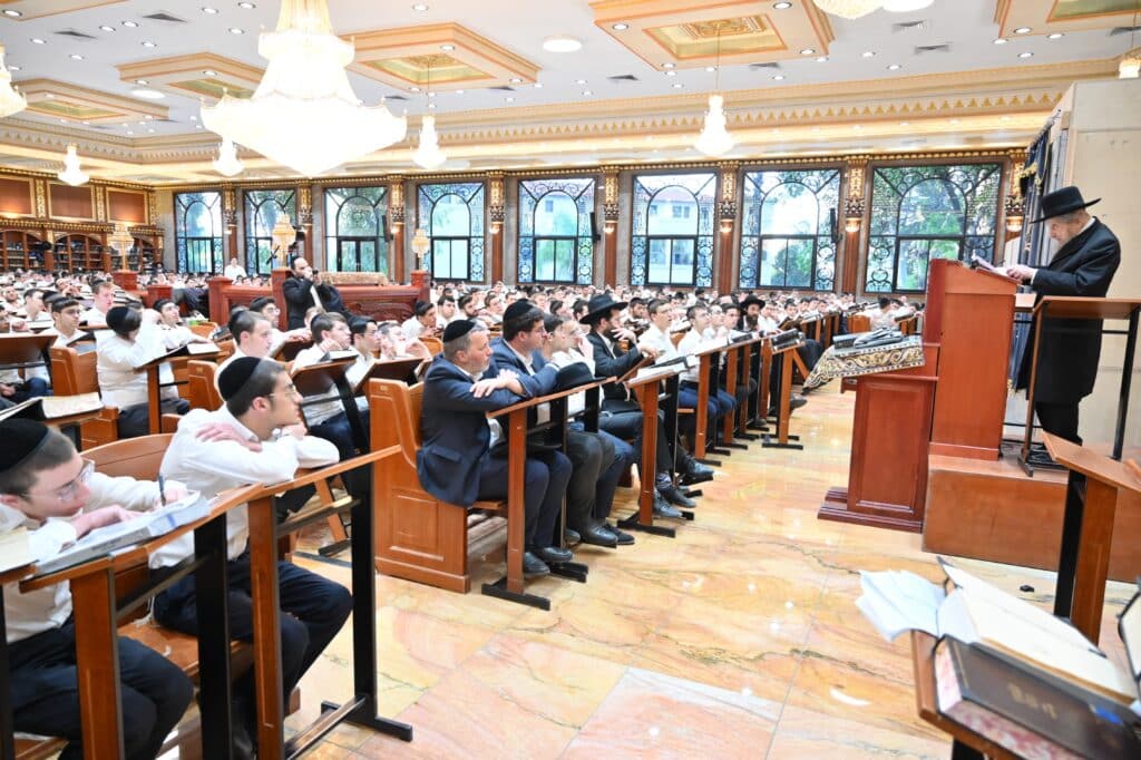 מרן הגר"ד לנדו: "צריכים להתחזק - רוצים לגזור עלינו נגד התורה"