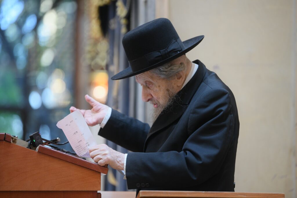 מרן הגר"ד לנדו: "צריכים להתחזק - רוצים לגזור עלינו נגד התורה"