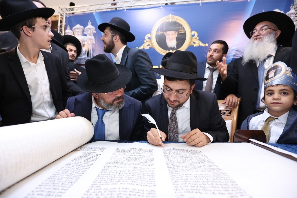 במעמד גדולי ישראל: ספר התורה הוכנס לזכר נשיא המועצת