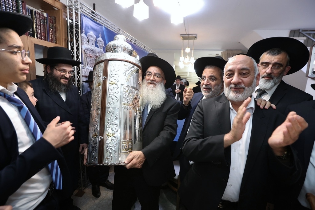 במעמד גדולי ישראל: ספר התורה הוכנס לזכר נשיא המועצת