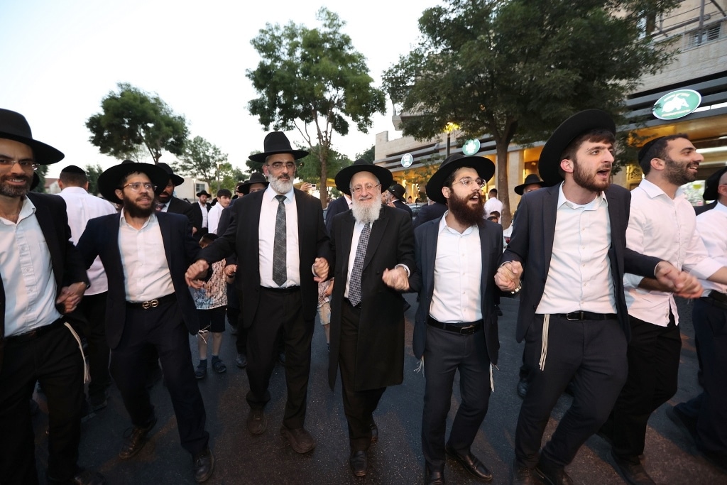 במעמד גדולי ישראל: ספר התורה הוכנס לזכר נשיא המועצת