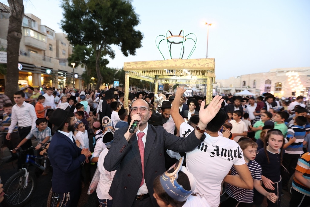 במעמד גדולי ישראל: ספר התורה הוכנס לזכר נשיא המועצת