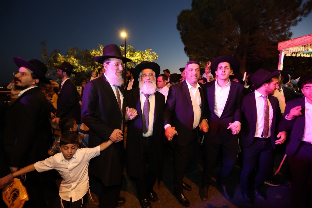 במעמד גדולי ישראל: ספר התורה הוכנס לזכר נשיא המועצת