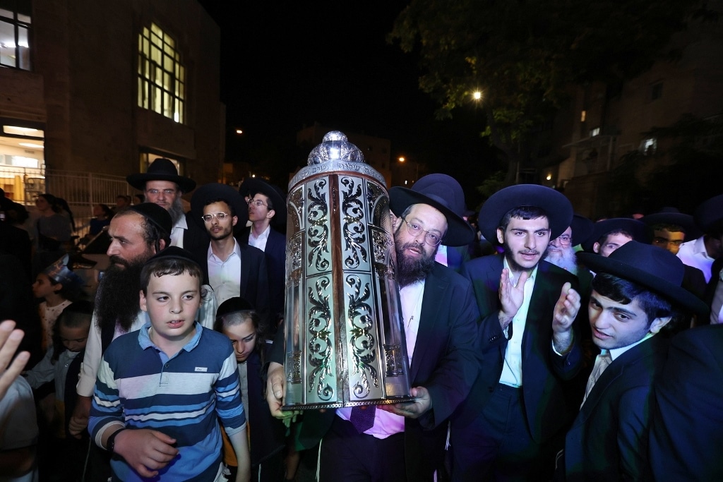 במעמד גדולי ישראל: ספר התורה הוכנס לזכר נשיא המועצת