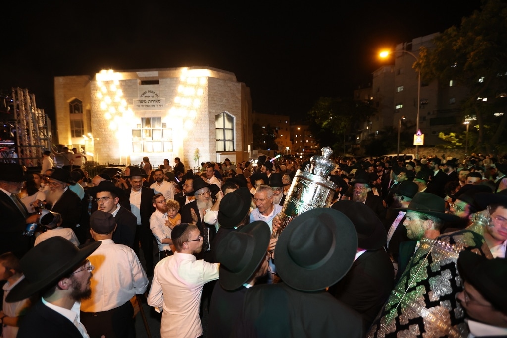 במעמד גדולי ישראל: ספר התורה הוכנס לזכר נשיא המועצת