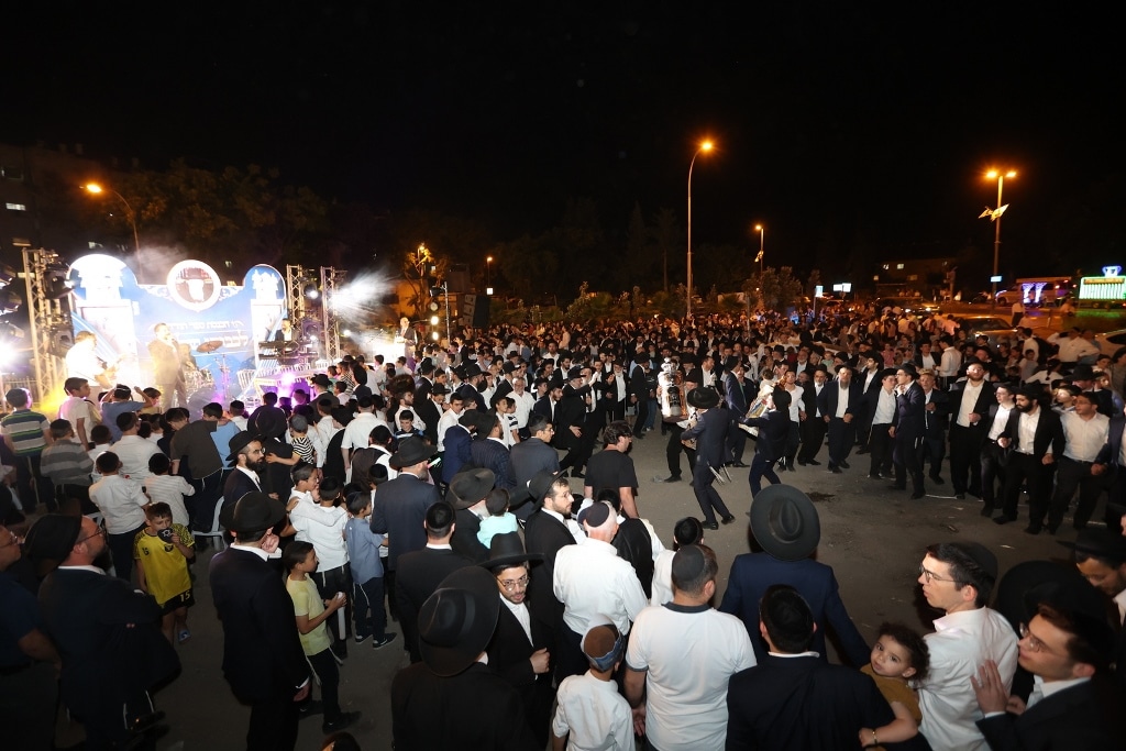 במעמד גדולי ישראל: ספר התורה הוכנס לזכר נשיא המועצת