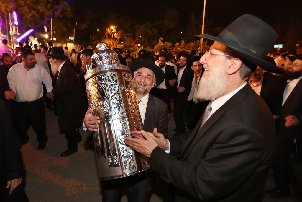 במעמד גדולי ישראל: ספר התורה הוכנס לזכר נשיא המועצת