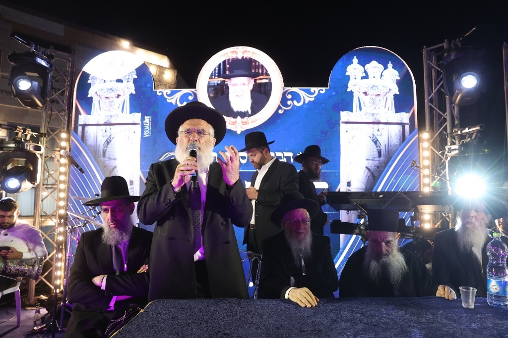 במעמד גדולי ישראל: ספר התורה הוכנס לזכר נשיא המועצת