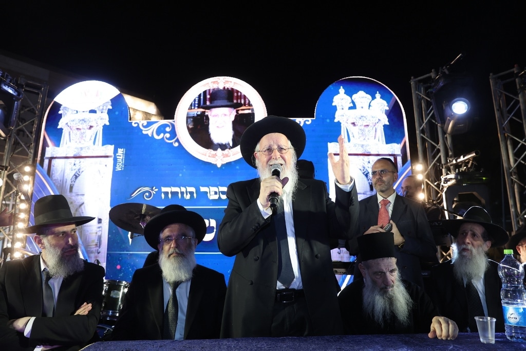 במעמד גדולי ישראל: ספר התורה הוכנס לזכר נשיא המועצת