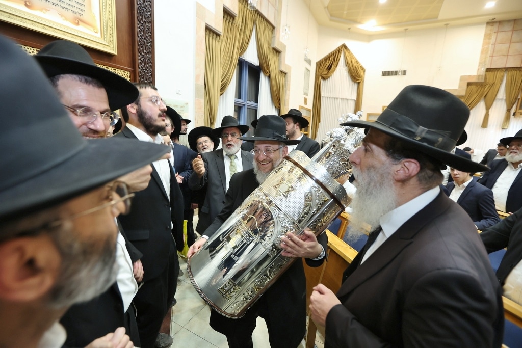 במעמד גדולי ישראל: ספר התורה הוכנס לזכר נשיא המועצת
