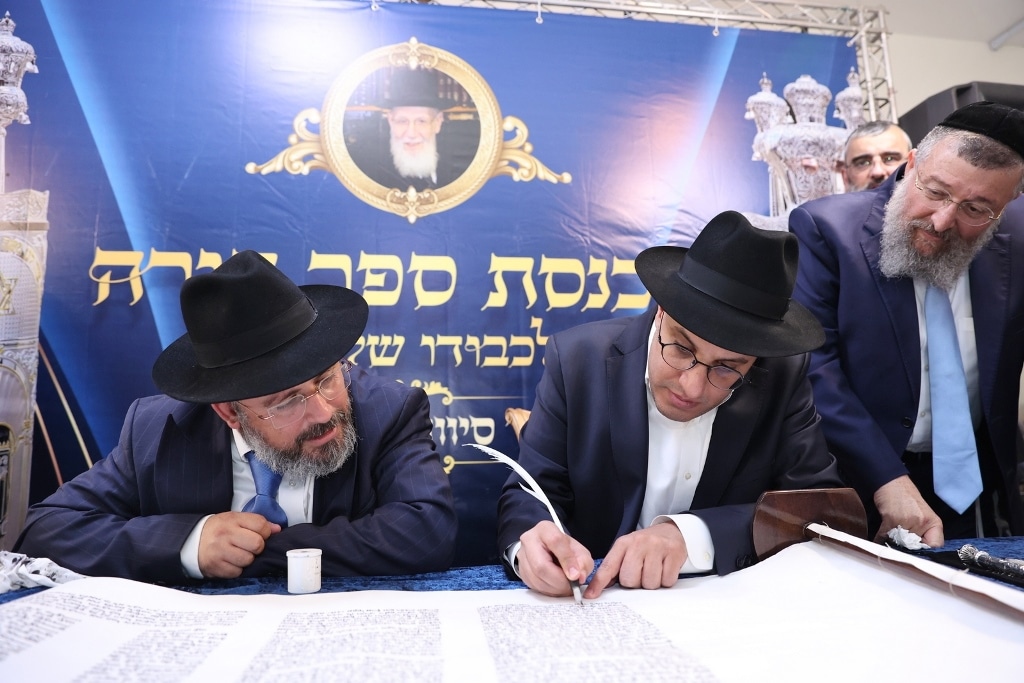 במעמד גדולי ישראל: ספר התורה הוכנס לזכר נשיא המועצת