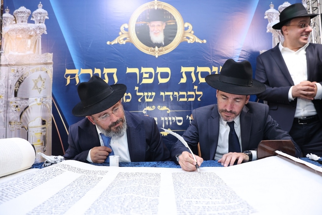 במעמד גדולי ישראל: ספר התורה הוכנס לזכר נשיא המועצת