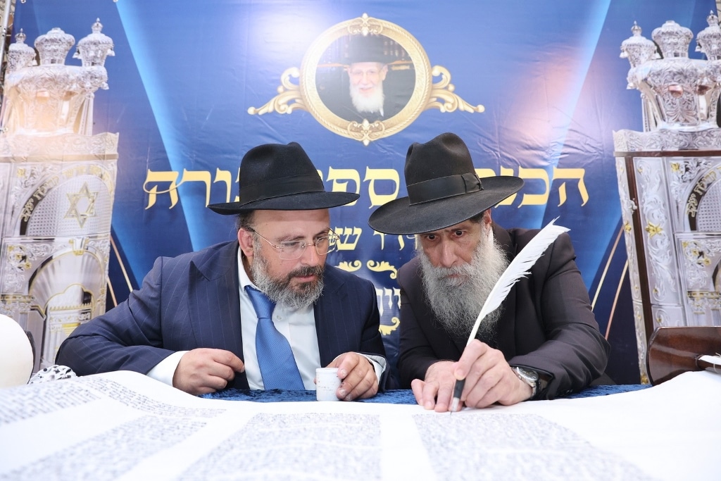 במעמד גדולי ישראל: ספר התורה הוכנס לזכר נשיא המועצת