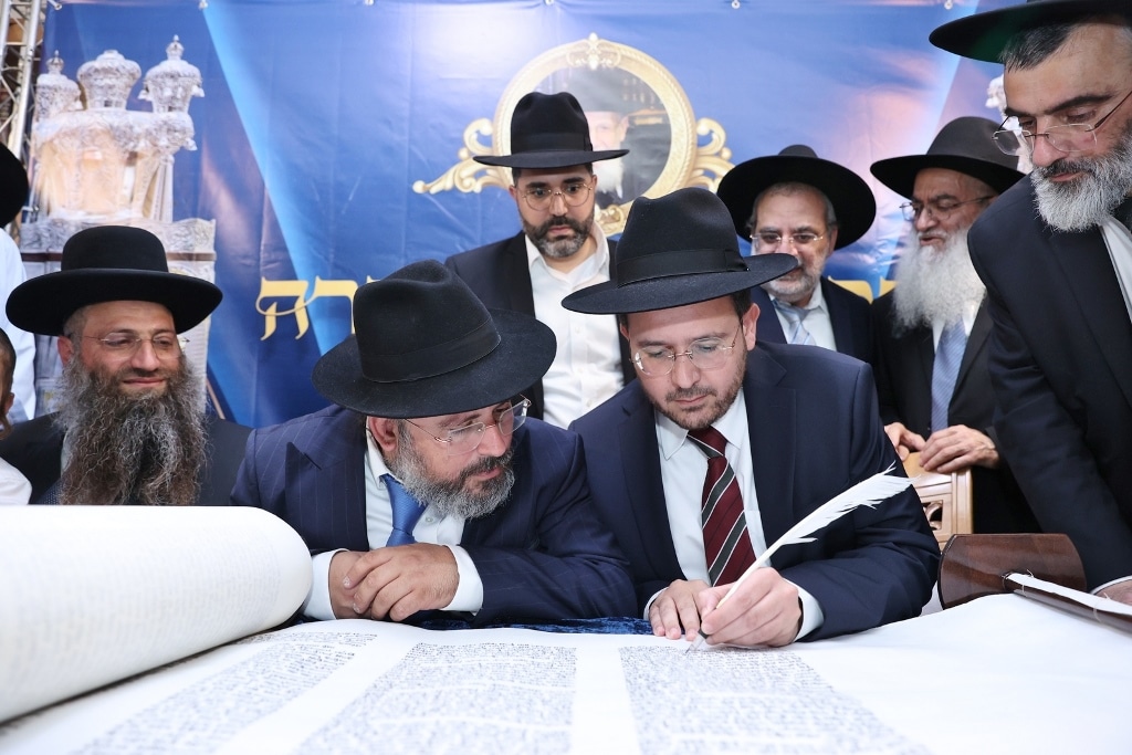 במעמד גדולי ישראל: ספר התורה הוכנס לזכר נשיא המועצת