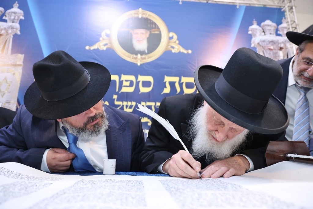 במעמד גדולי ישראל: ספר התורה הוכנס לזכר נשיא המועצת