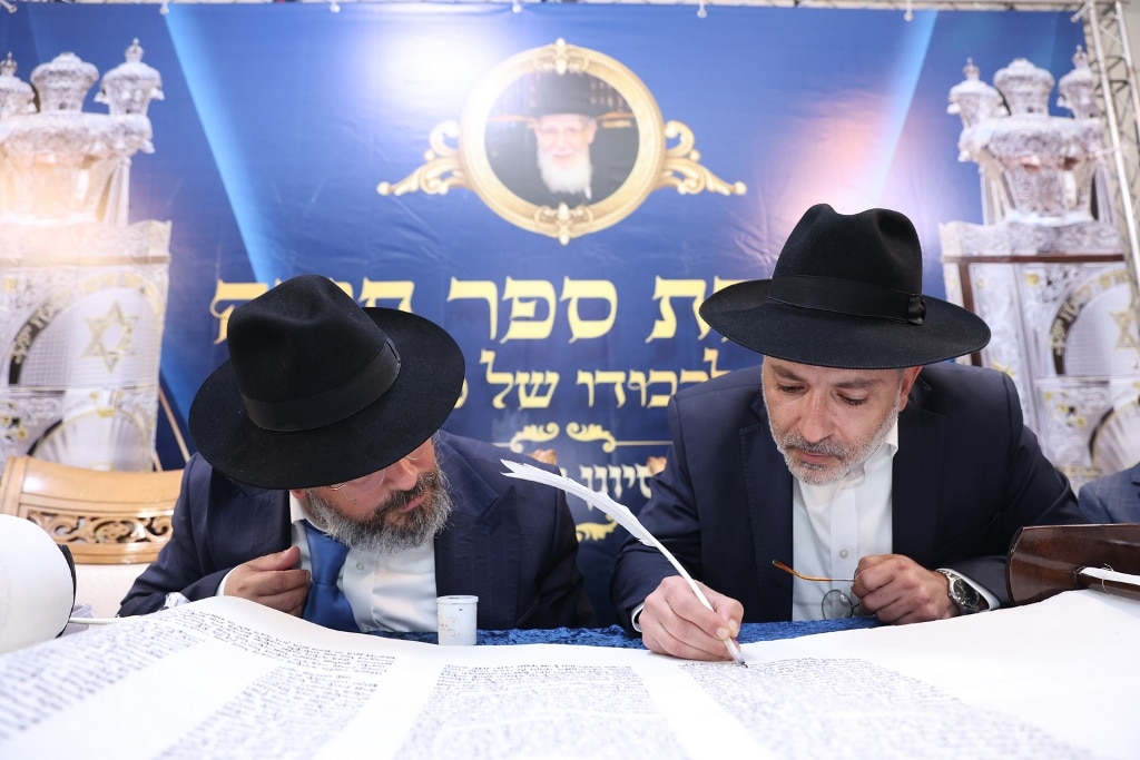 במעמד גדולי ישראל: ספר התורה הוכנס לזכר נשיא המועצת