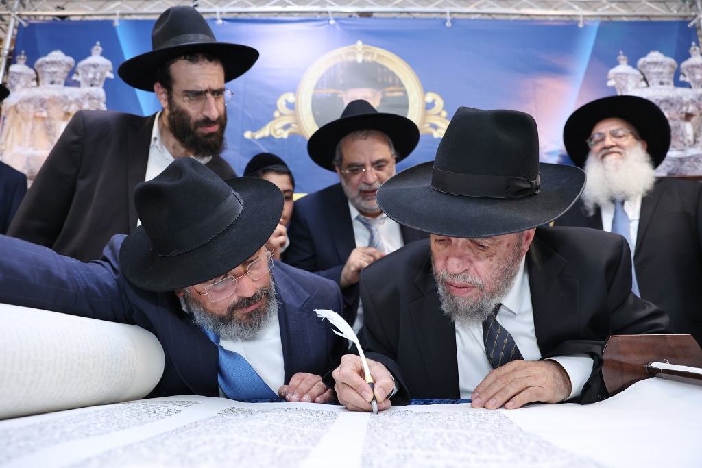 במעמד גדולי ישראל: ספר התורה הוכנס לזכר נשיא המועצת