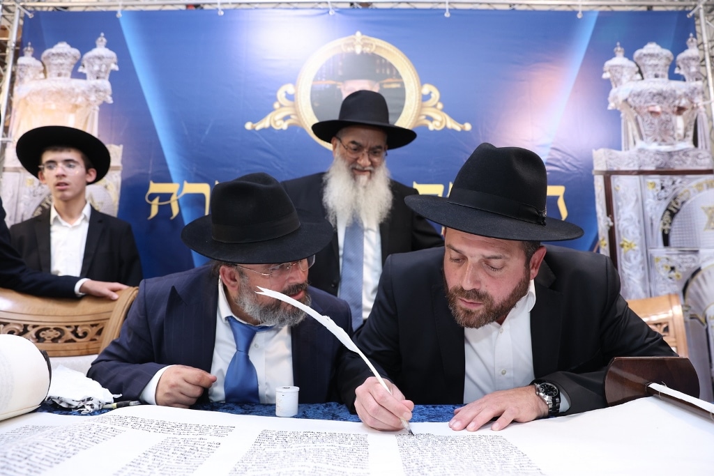במעמד גדולי ישראל: ספר התורה הוכנס לזכר נשיא המועצת