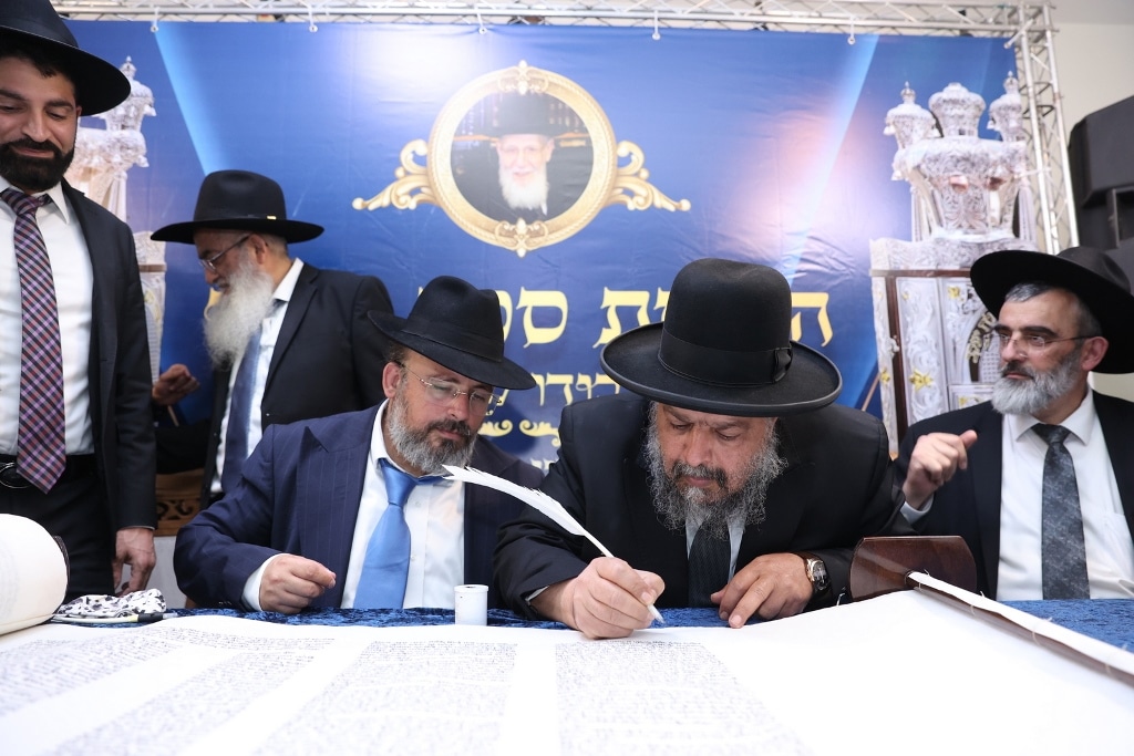 במעמד גדולי ישראל: ספר התורה הוכנס לזכר נשיא המועצת