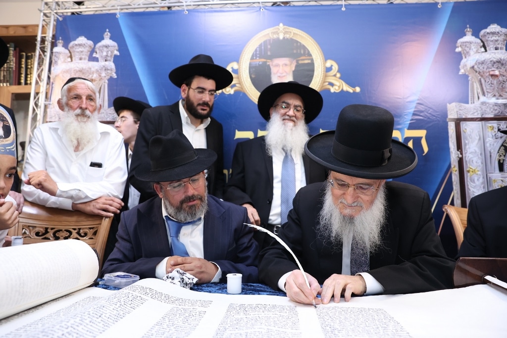 במעמד גדולי ישראל: ספר התורה הוכנס לזכר נשיא המועצת