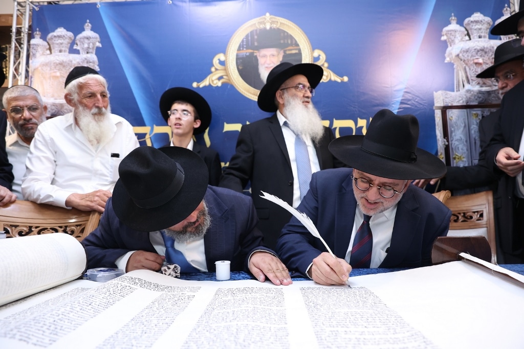 במעמד גדולי ישראל: ספר התורה הוכנס לזכר נשיא המועצת