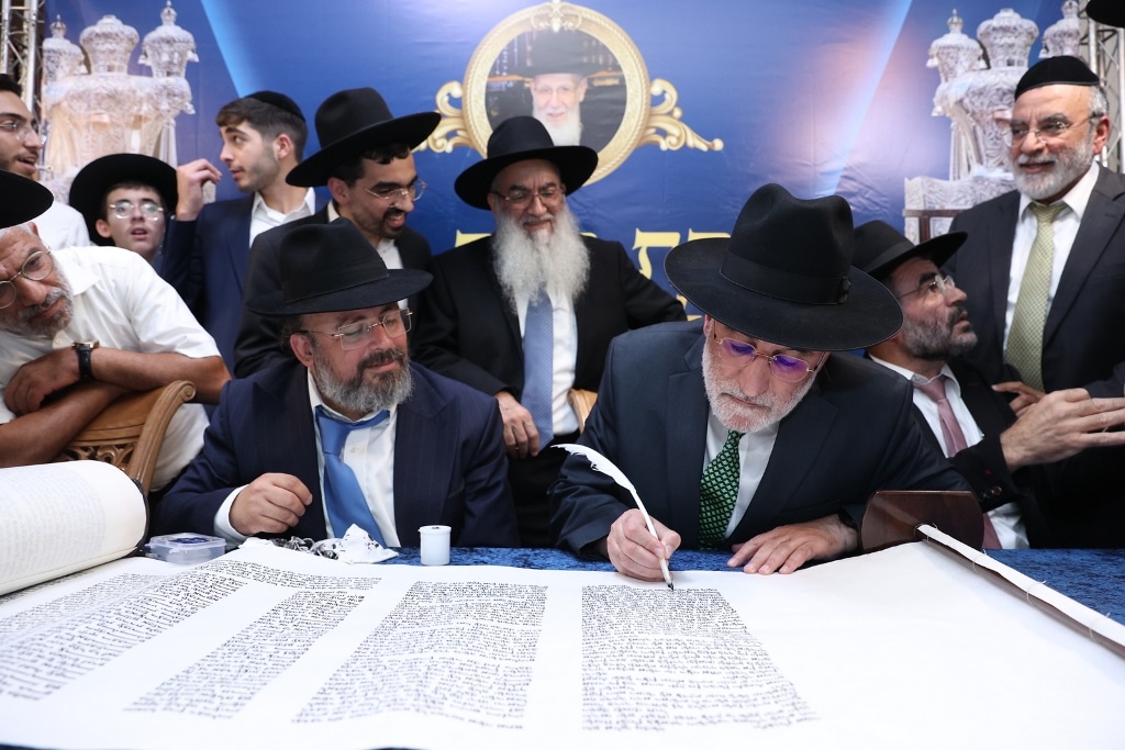 במעמד גדולי ישראל: ספר התורה הוכנס לזכר נשיא המועצת