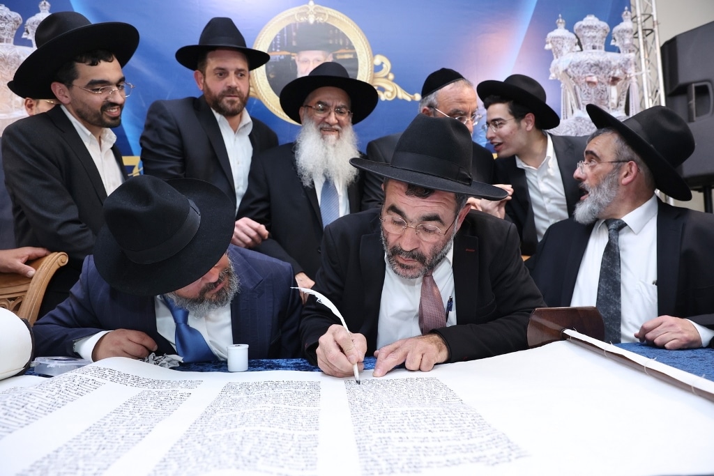 במעמד גדולי ישראל: ספר התורה הוכנס לזכר נשיא המועצת