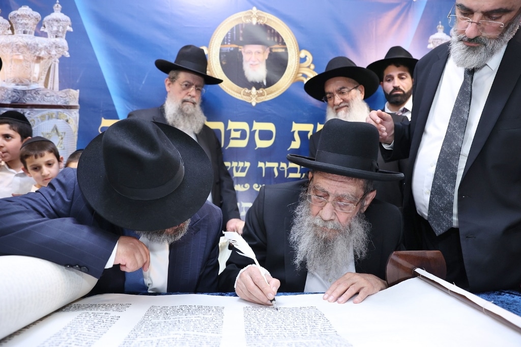 במעמד גדולי ישראל: ספר התורה הוכנס לזכר נשיא המועצת