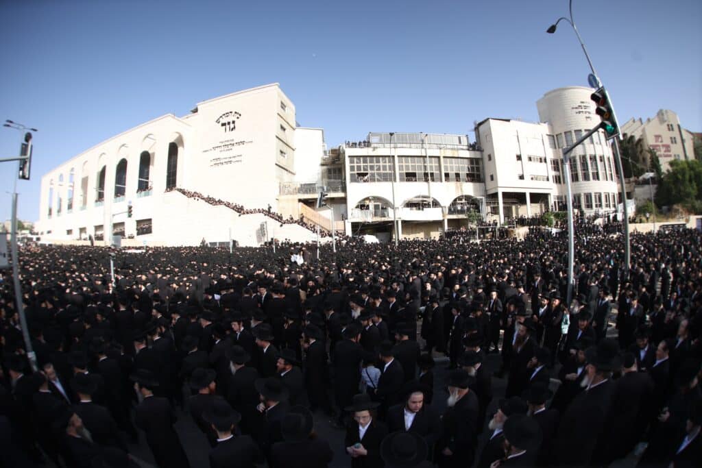 הלווית ההמונים: הרבנית הצדקנית מגור ע"ה הובאה למנוחות