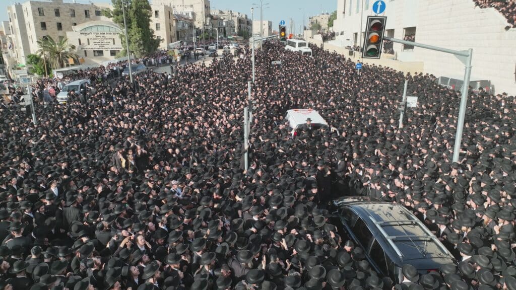 הלווית ההמונים: הרבנית הצדקנית מגור ע"ה הובאה למנוחות