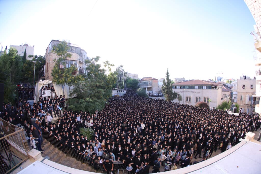 אלפים התכנסו בירושלים במחאה נגד גיוס בני הישיבות