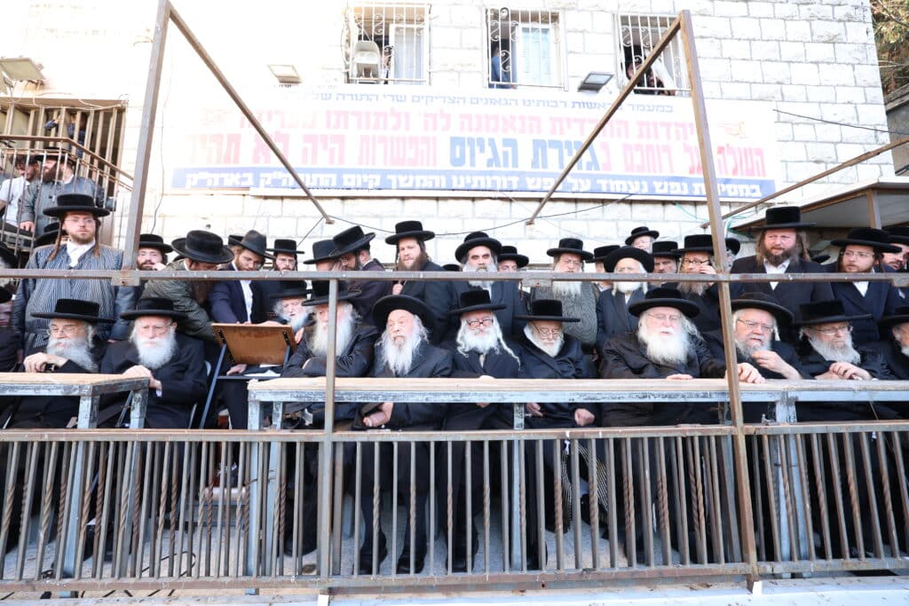 אלפים התכנסו בירושלים במחאה נגד גיוס בני הישיבות