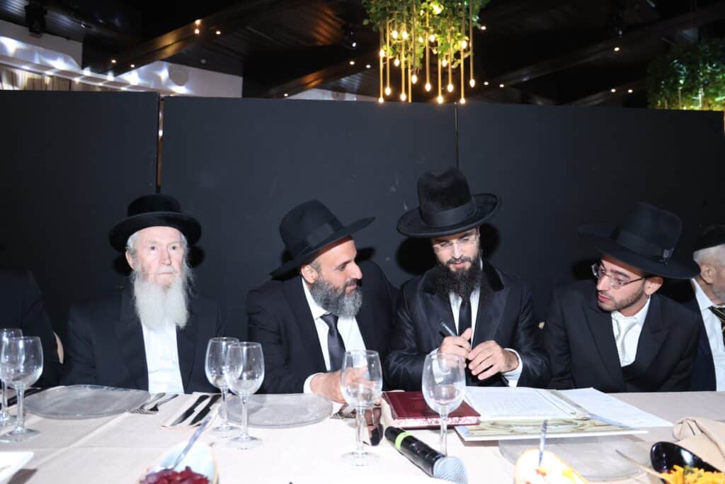 גלריה: בנו של הרב עזיז נישא לבת הרב בוהדנה
