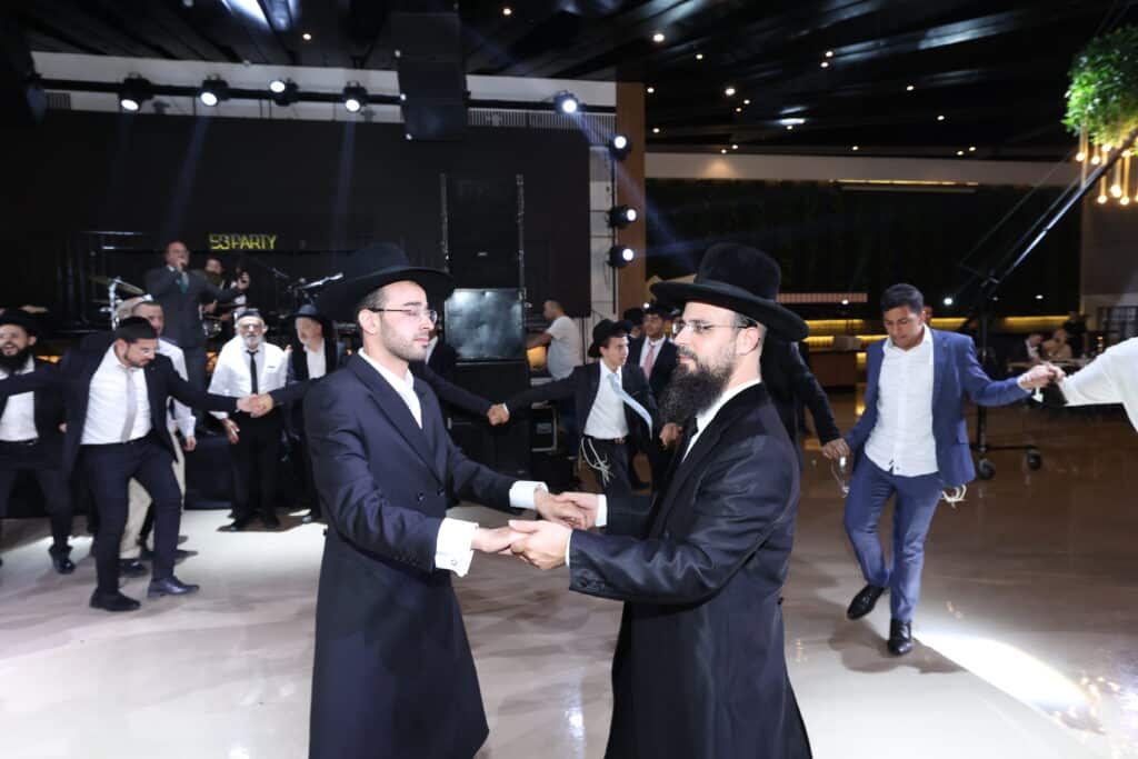 גלריה: בנו של הרב עזיז נישא לבת הרב בוהדנה