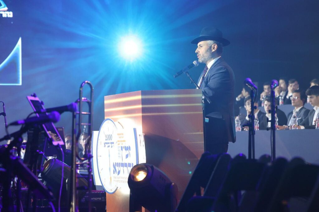 ישיבת 'נהרדעא' במעמד אדיר ומרומם: מאות הבחורים סיימו יותר מ-2,000 דפי גמרא שנלמדו מחוץ לסדרי הישיבה ישיבת 'נהרדעא' במעמד אדיר ומרומם: מאות הבחורים סיימו יותר מ-2,000 דפי גמרא שנלמדו מחוץ לסדרי הישיבה