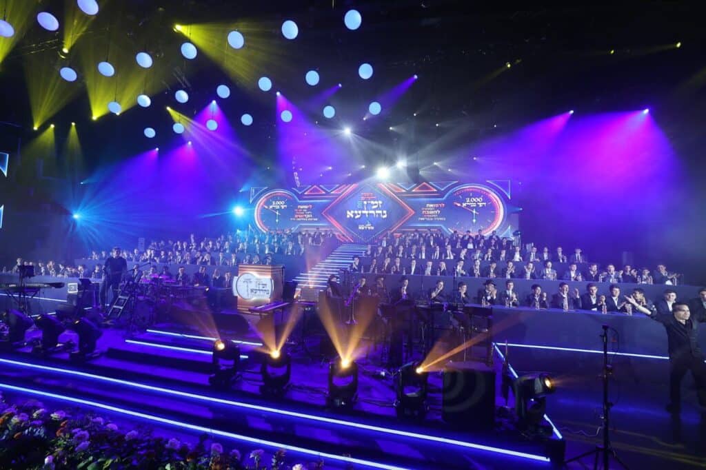 ישיבת 'נהרדעא' במעמד אדיר ומרומם: מאות הבחורים סיימו יותר מ-2,000 דפי גמרא שנלמדו מחוץ לסדרי הישיבה ישיבת 'נהרדעא' במעמד אדיר ומרומם: מאות הבחורים סיימו יותר מ-2,000 דפי גמרא שנלמדו מחוץ לסדרי הישיבה