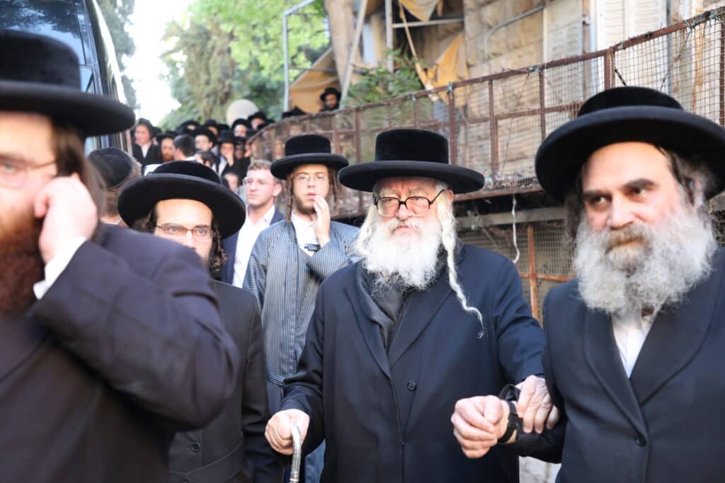 אלפים התכנסו בירושלים במחאה נגד גיוס בני הישיבות