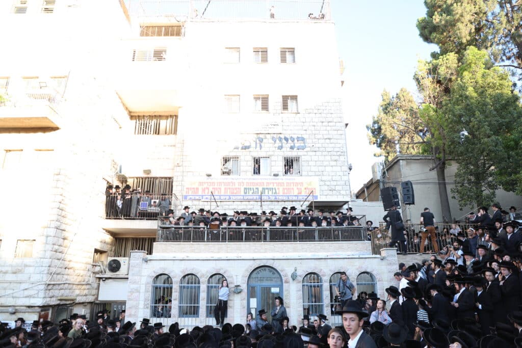 אלפים התכנסו בירושלים במחאה נגד גיוס בני הישיבות