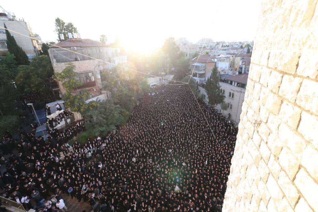 אלפים התכנסו בירושלים במחאה נגד גיוס בני הישיבות