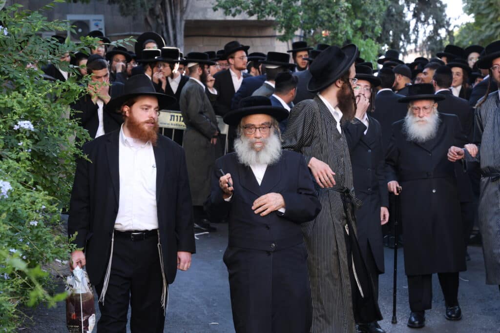 אלפים התכנסו בירושלים במחאה נגד גיוס בני הישיבות