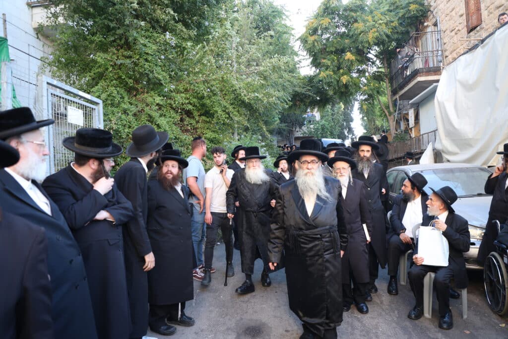 אלפים התכנסו בירושלים במחאה נגד גיוס בני הישיבות