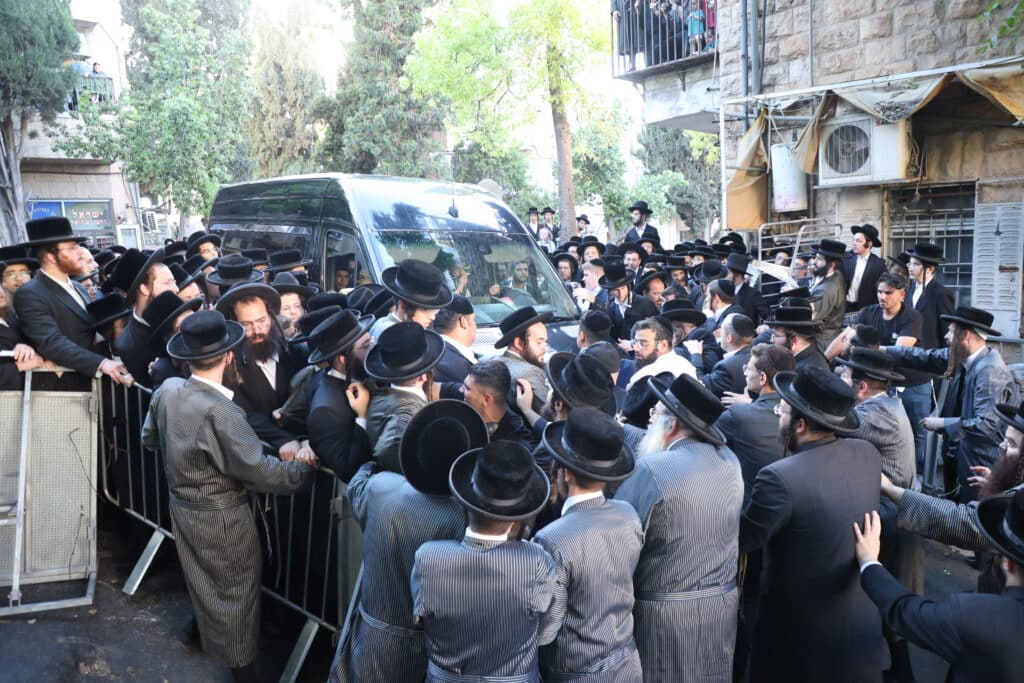 אלפים התכנסו בירושלים במחאה נגד גיוס בני הישיבות