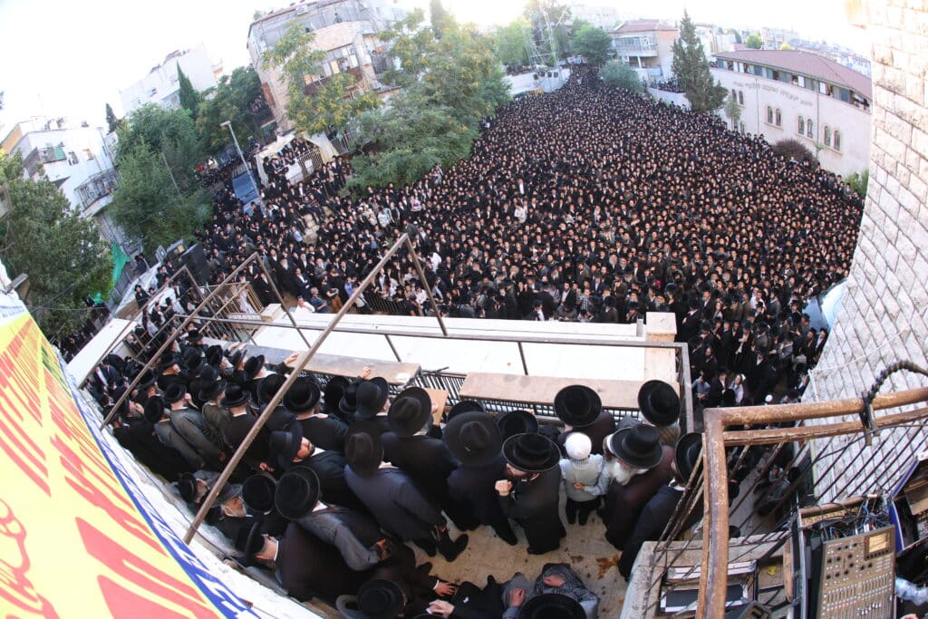 אלפים התכנסו בירושלים במחאה נגד גיוס בני הישיבות