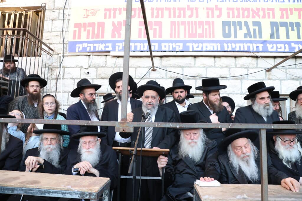 אלפים התכנסו בירושלים במחאה נגד גיוס בני הישיבות