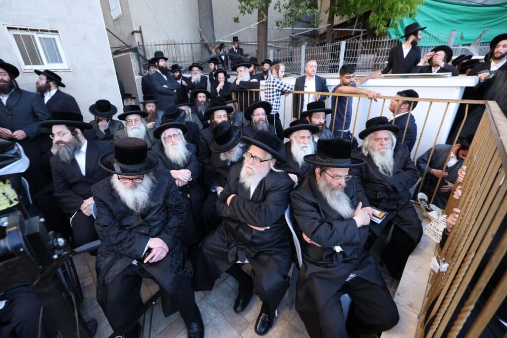 אלפים התכנסו בירושלים במחאה נגד גיוס בני הישיבות