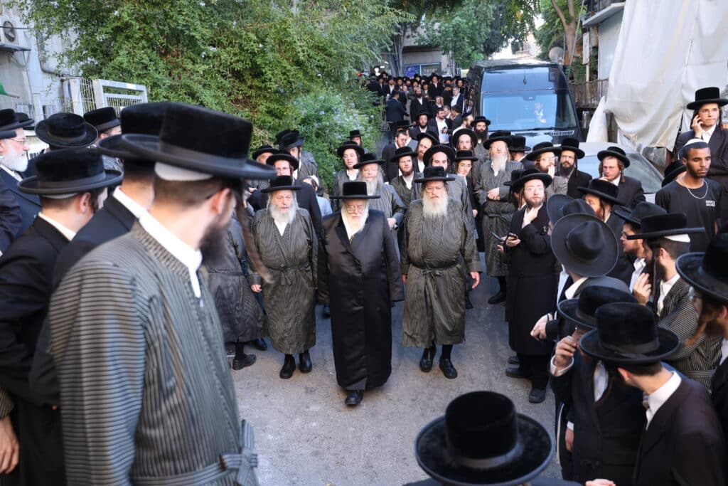 אלפים התכנסו בירושלים במחאה נגד גיוס בני הישיבות