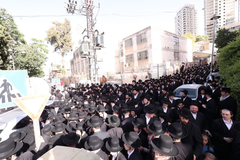 הלווית ההמונים: הרבנית הצדקנית מגור ע"ה הובאה למנוחות