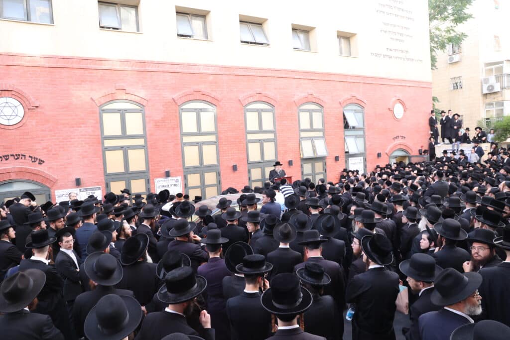 הלווית ההמונים: הרבנית הצדקנית מגור ע"ה הובאה למנוחות