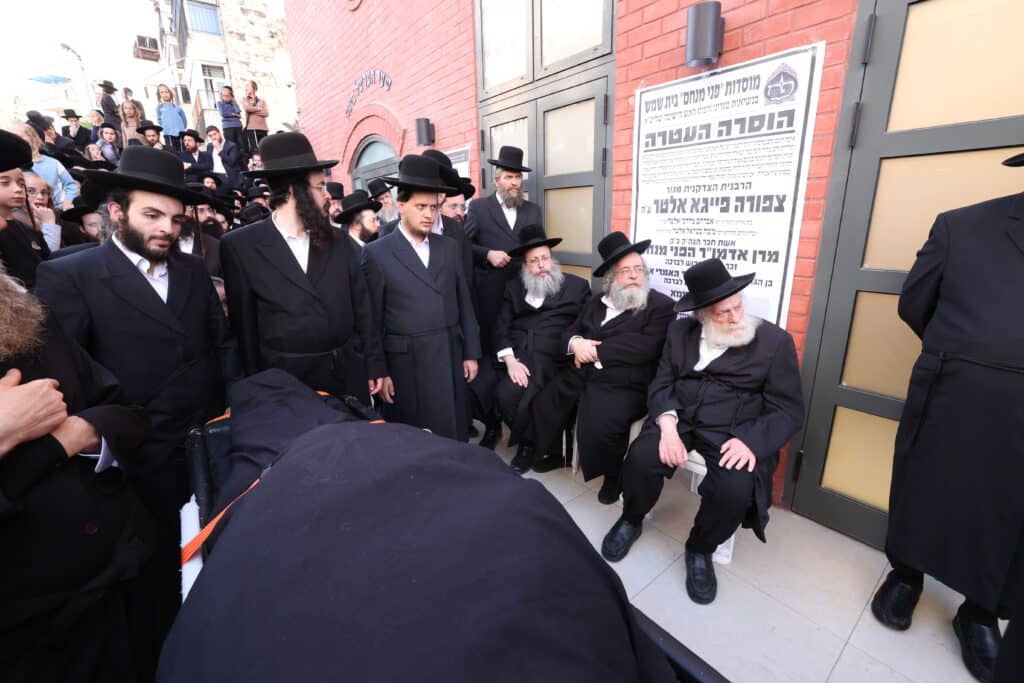 הלווית ההמונים: הרבנית הצדקנית מגור ע"ה הובאה למנוחות