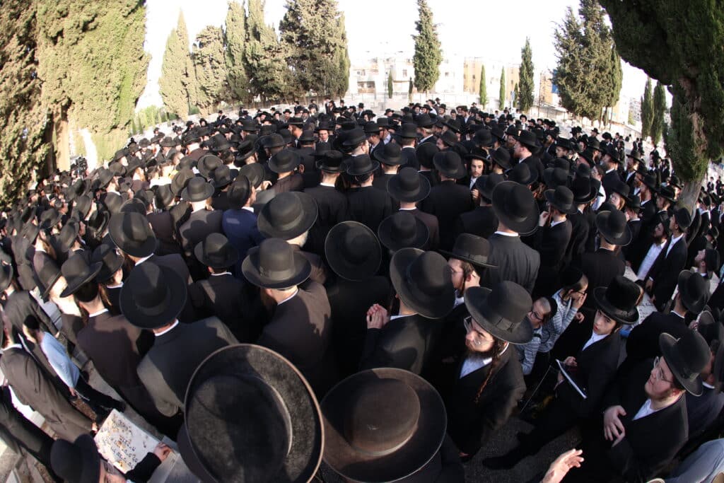 הלווית ההמונים: הרבנית הצדקנית מגור ע"ה הובאה למנוחות